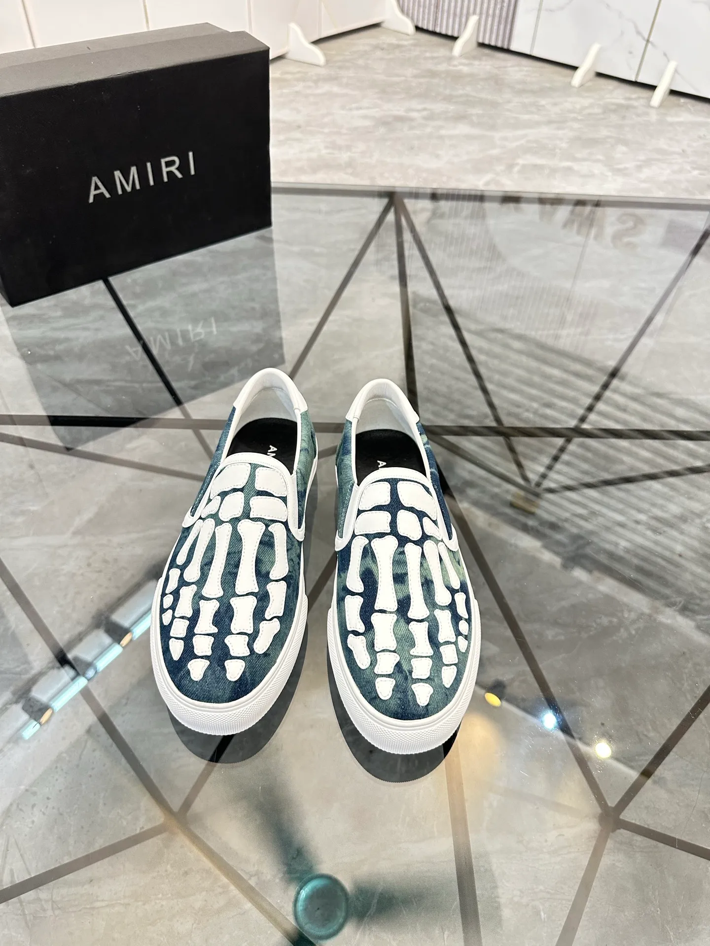 Men's shoes for sale 💰: 💰P420¥ Product trademark: AMIRI*「EMIR*] slip-on Regular size: 38-44 (can be customized to 37.45.46) Product materials: Upper imported original fabric spliced ​​cowhide, breathable lining, original outsole. No.: 1023